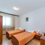 Family-friendly With Swimming Pool Privlaka, Zadar - 12922 Apartman *