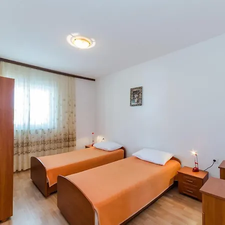 Family-friendly With Swimming Pool Privlaka, Zadar - 12922 Apartmán *