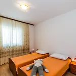 Family-friendly With Swimming Pool Privlaka, Zadar - 12922 Привлака