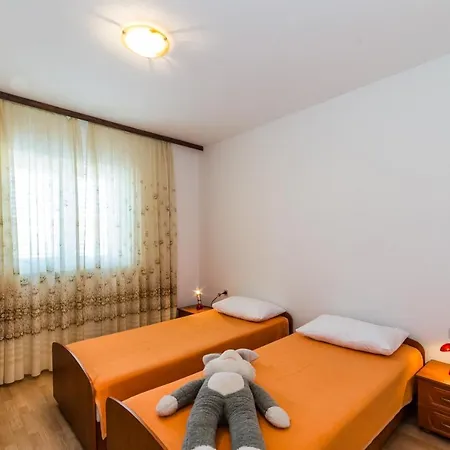 Family-friendly With Swimming Pool Privlaka, Zadar - 12922 Privlaka (Zadar)