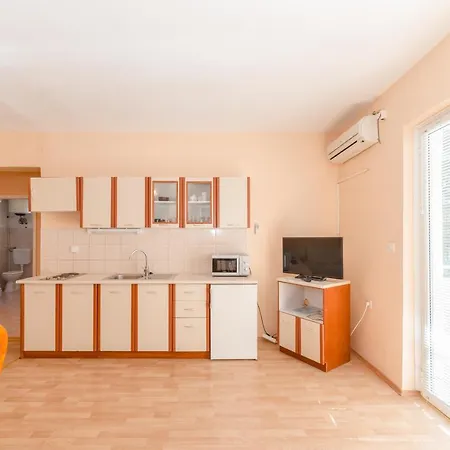 Family-friendly With Swimming Pool Privlaka, Zadar - 12922 Appartamento Privlaka (Zadar)
