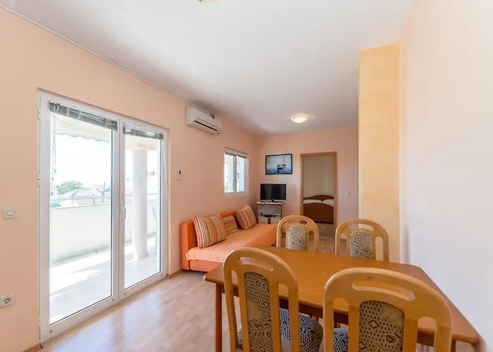Family-friendly With Swimming Pool Privlaka, Zadar - 12922 * Privlaka (Zadar)